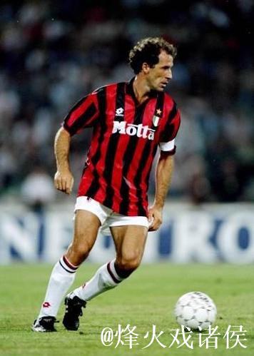 四个月后首次亮相主场，米兰副主席巴雷西病愈回归看台